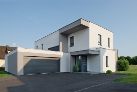 Construction à toit plat - façade avant et garage